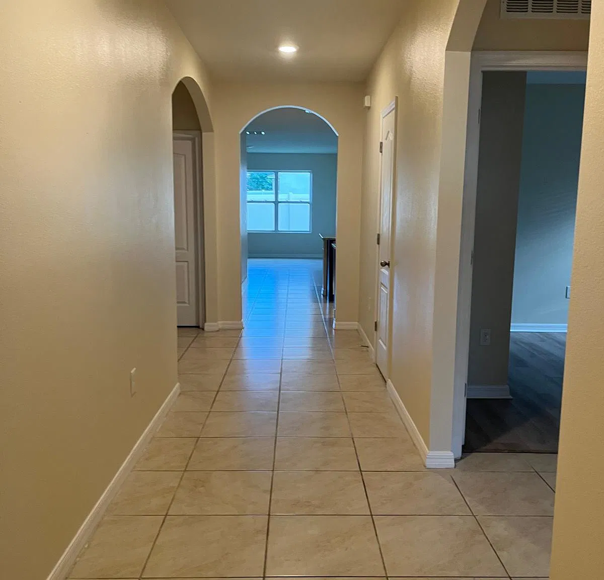 4 bed, 1836 sqft, $2,399 — Photo 4