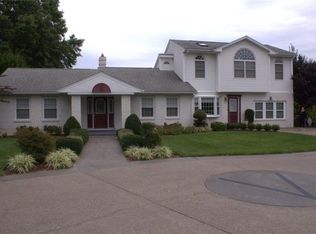 350 Pippin Orchard Rd, Cranston, RI 02921