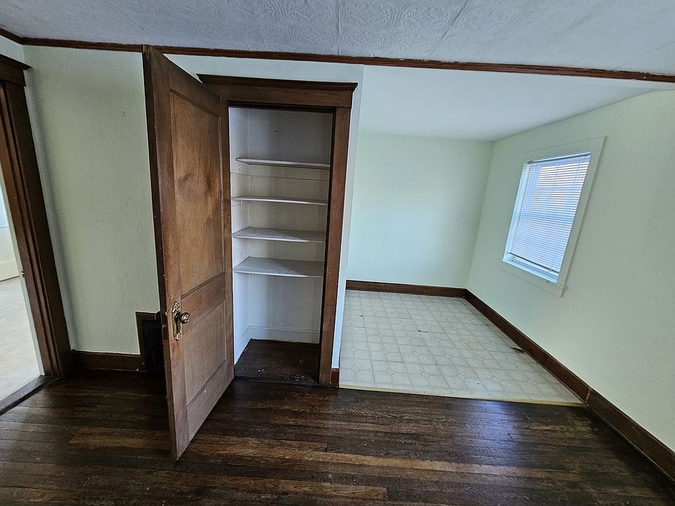 Living Room Closet 1