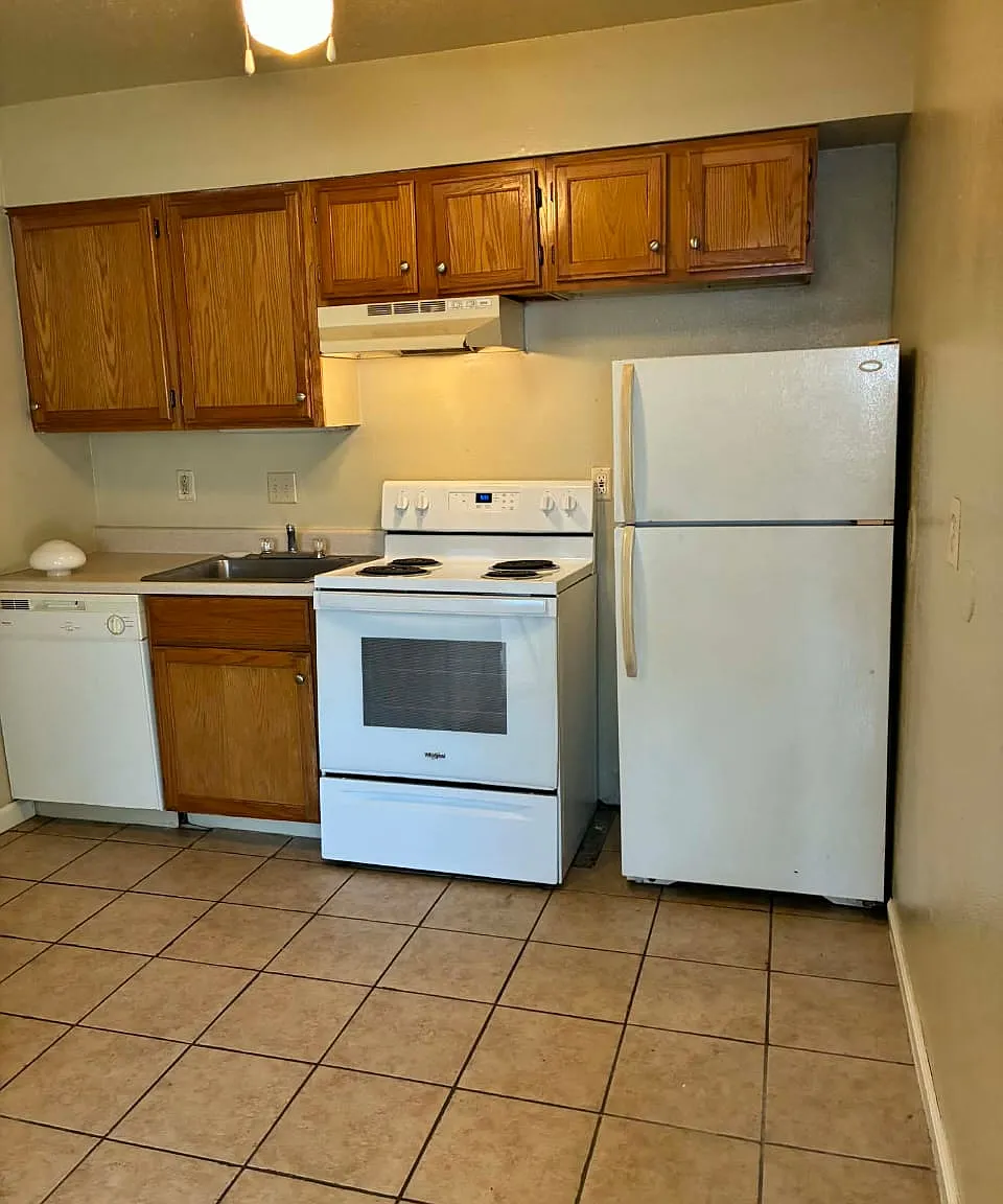 2 bed, $750 — Photo 2