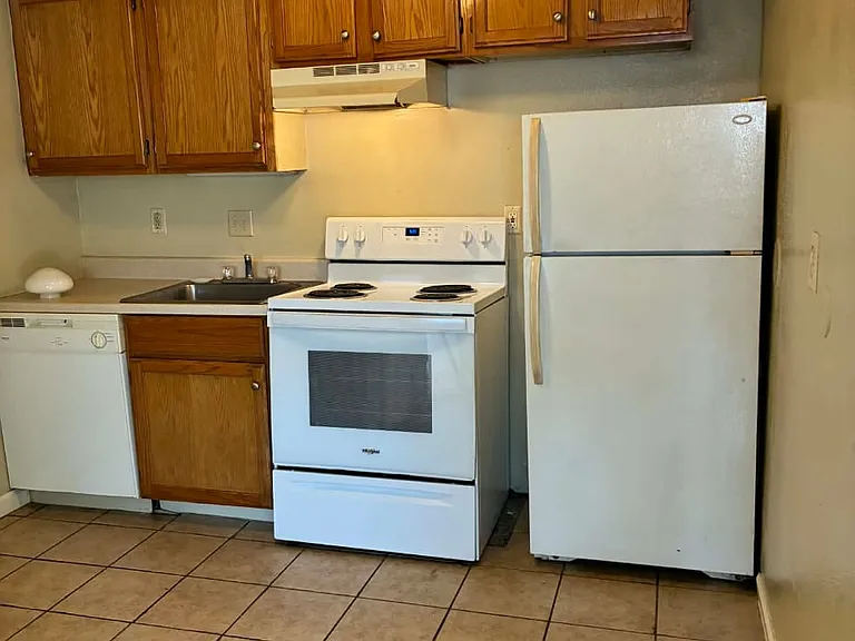 1170 Grand Terrace Dr #4 — Photo 2