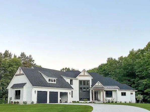 6434 Sand Castle Dr, Holland, MI 49423