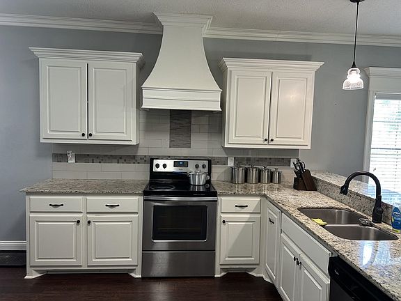 3rd image of 3236 Elmwood St