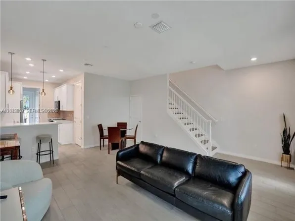 5140 Eucalyptus Dr, Hollywood, FL 33021