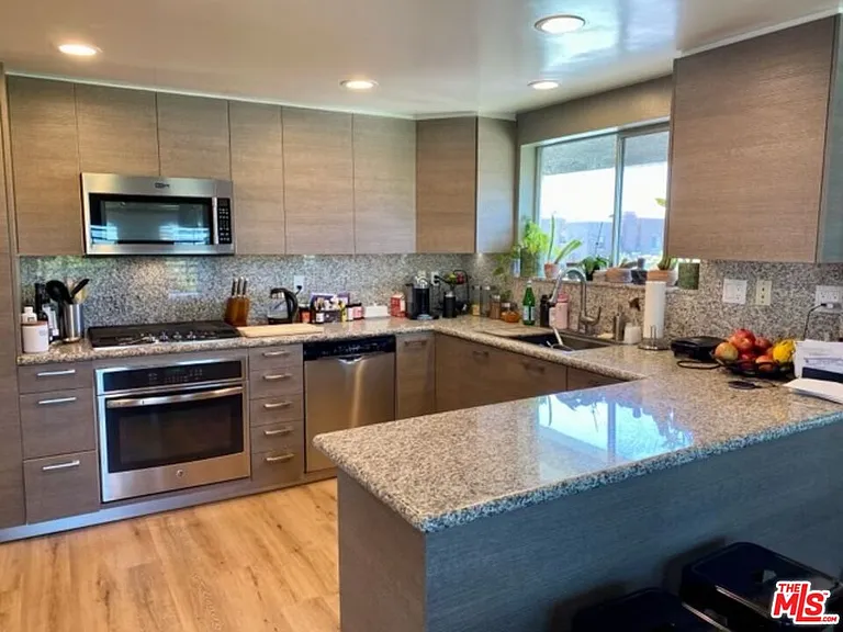 221 S Gale Dr #406 — Photo 12