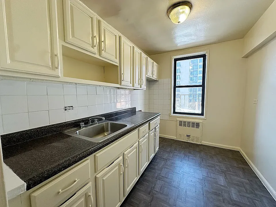 89-29 163rd St #5