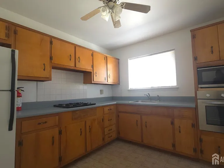 89 Van Buren Ave #2 — Photo 4
