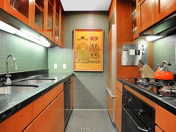3rd image of 770 Madison Ave