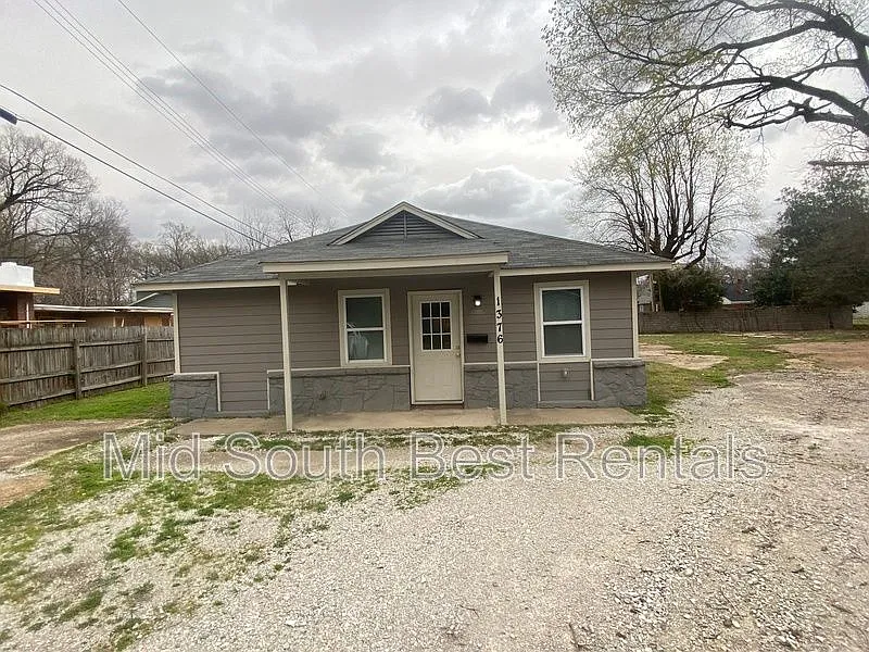 1376 Pillow St