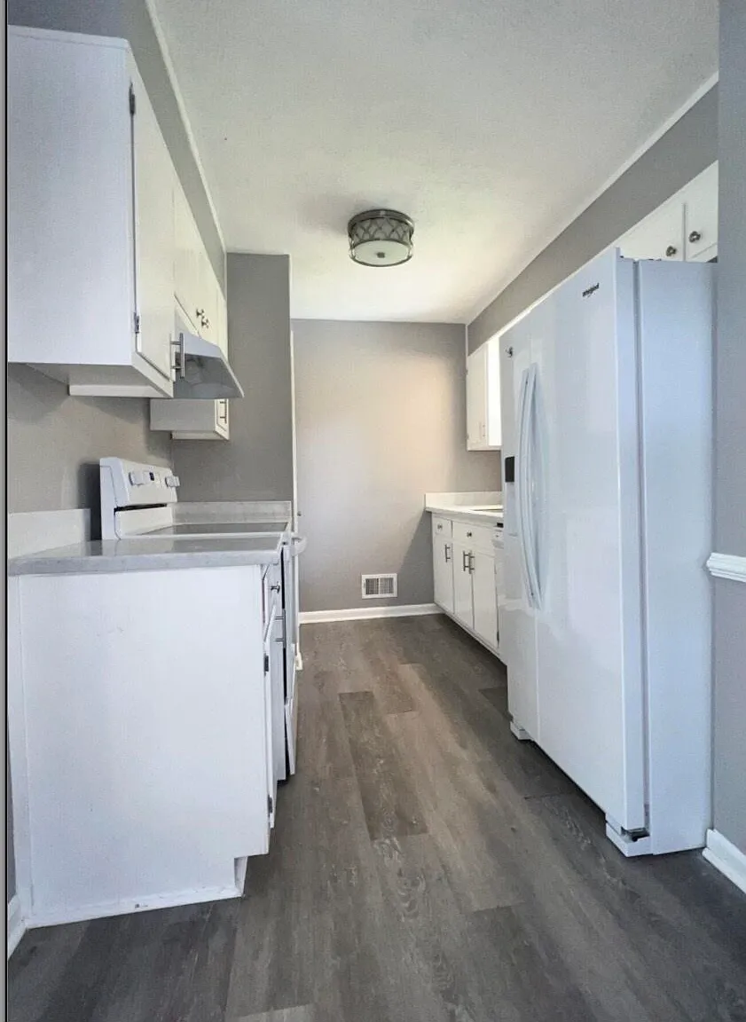 3 bed, 1.5 bath, 1450 sqft, $2,300 — Photo 4