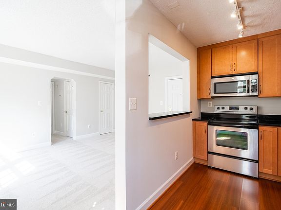 5th image of 604 Bashford Ln Unit 2122