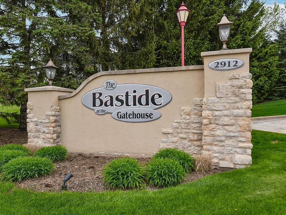 1st image of 2912 N University DRIVE #204