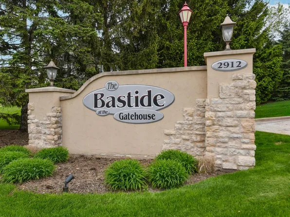 2912 N University DRIVE #204, Waukesha, WI 53188