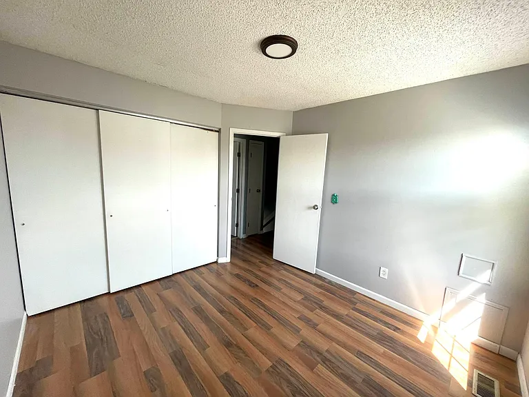 4961 Singleton Dr — Photo 24