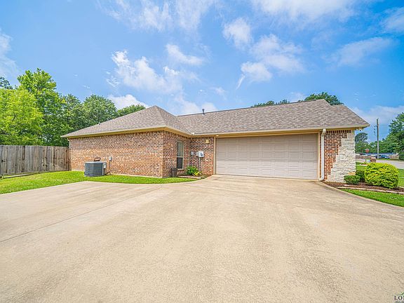 2nd image of 102 Wood Creek Ct