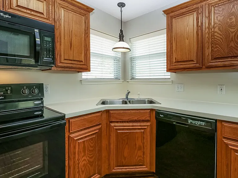 1012 SW Hillside Dr — Photo 5