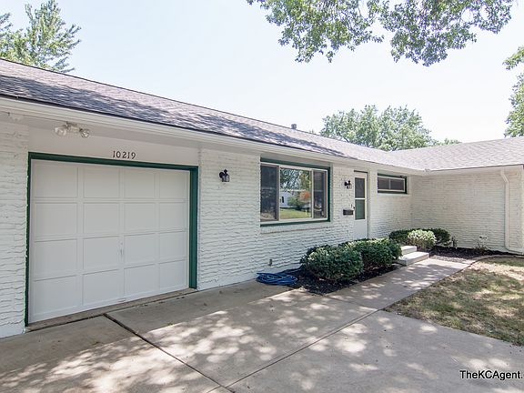 5th image of 10219 Forest Ave