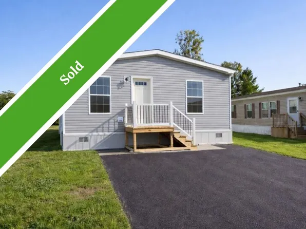 165 Crestwood Dr, Lockport, NY 14094