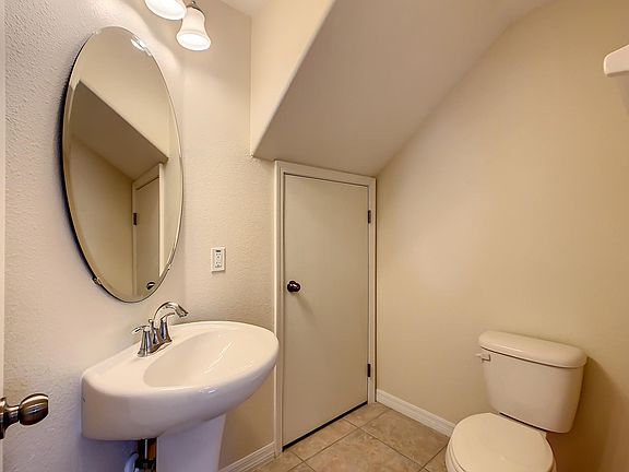 3rd image of 330 Carina Cir