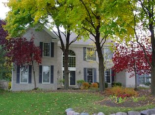 3 Oakleaf Ct, Algonquin, IL 60102