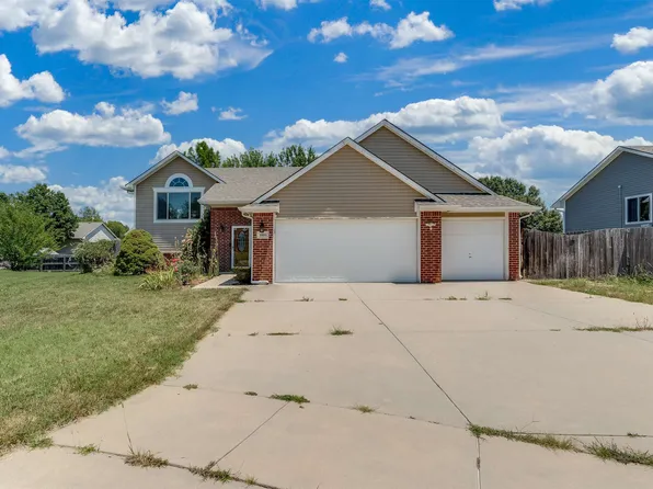 1810 S Fox Run Cir, Wichita, KS 67207