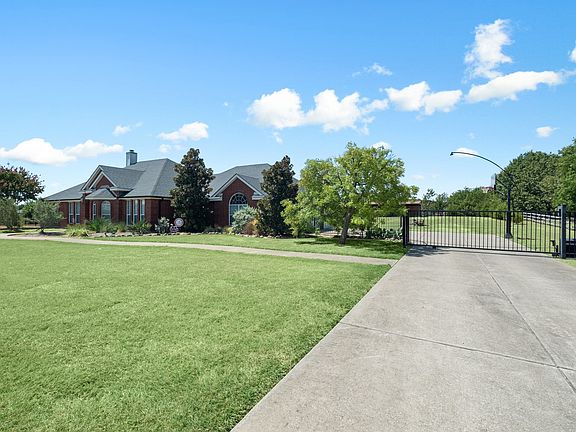 3rd image of 945 Scarlett Dr