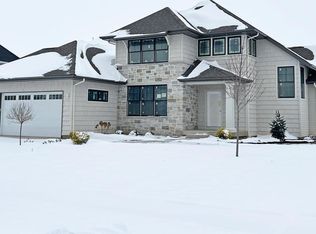 6501 Blackbird Ln, Bettendorf, IA 52722