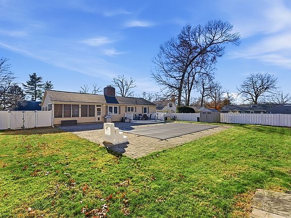 3rd image of 17 Laurence Dr