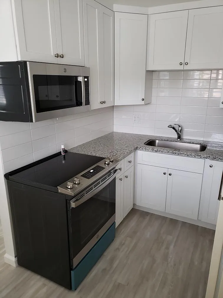 Building Photo - 1641 6th Ave #4