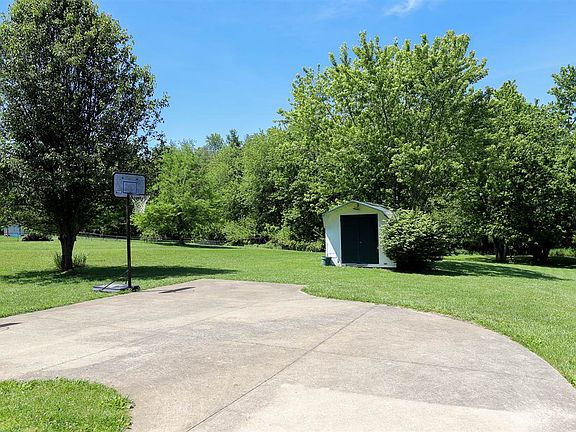 4th image of 404 Bertha Way