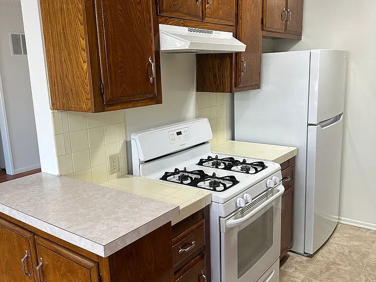 1411 N Poinsettia Pl #202 — Photo 6