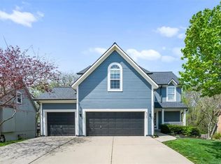 6344 Lakecrest Dr, Shawnee, KS 66218