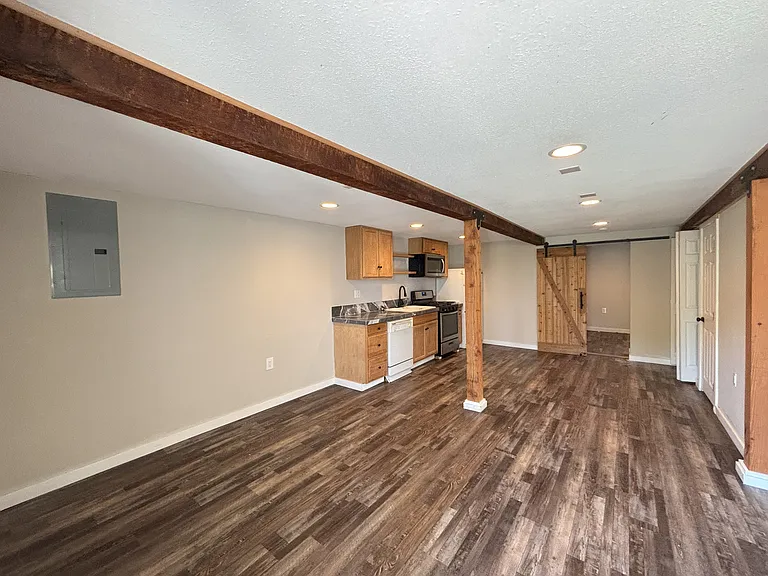 814 Chester Ave #B — Photo 3