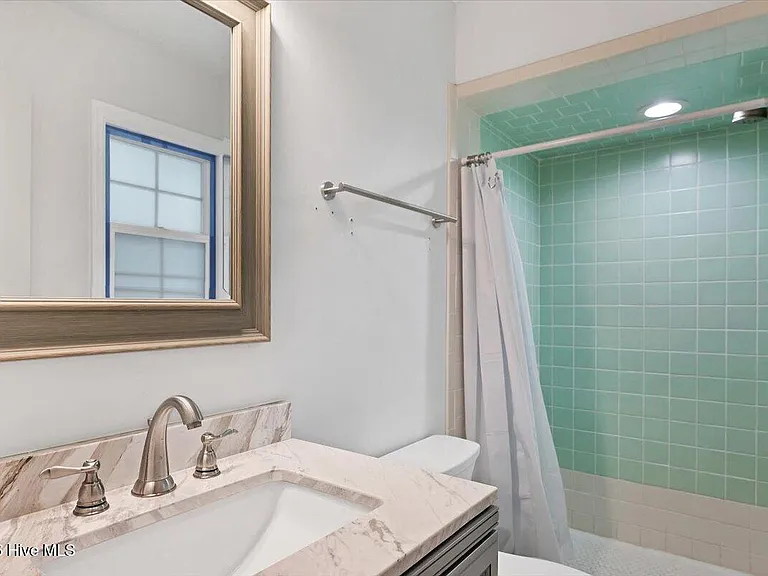 109 Grampian Way — Photo 30