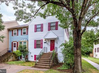 939 Barton Oaks Pl, Herndon, VA 20170