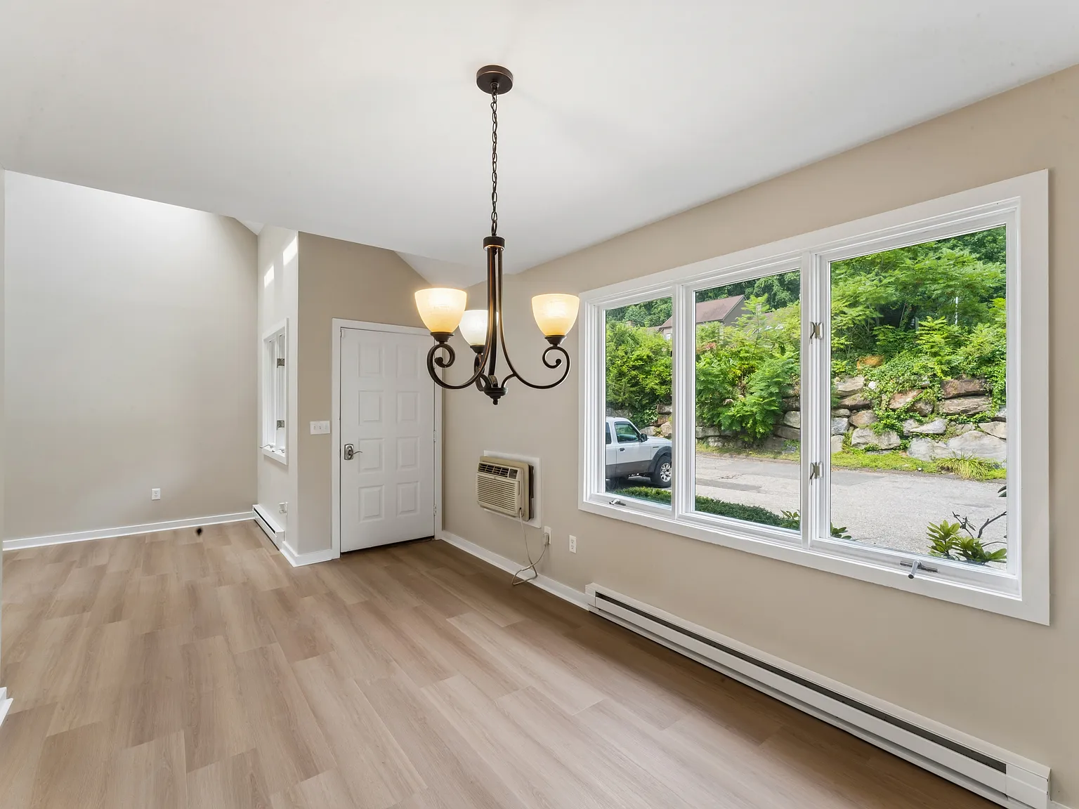2 bed, 1.5 bath, 1337 sqft, $2,600 — Photo 3