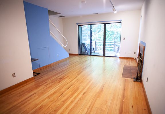 2nd image of 130 E Longview St