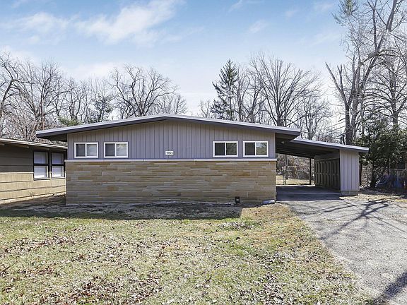 3rd image of 984 Sunbury Rd