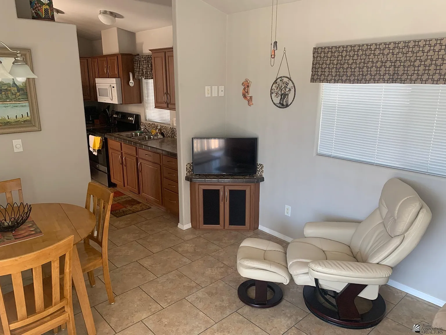 1 bed, 1.0 bath, 450 sqft, $1,000 — Photo 2