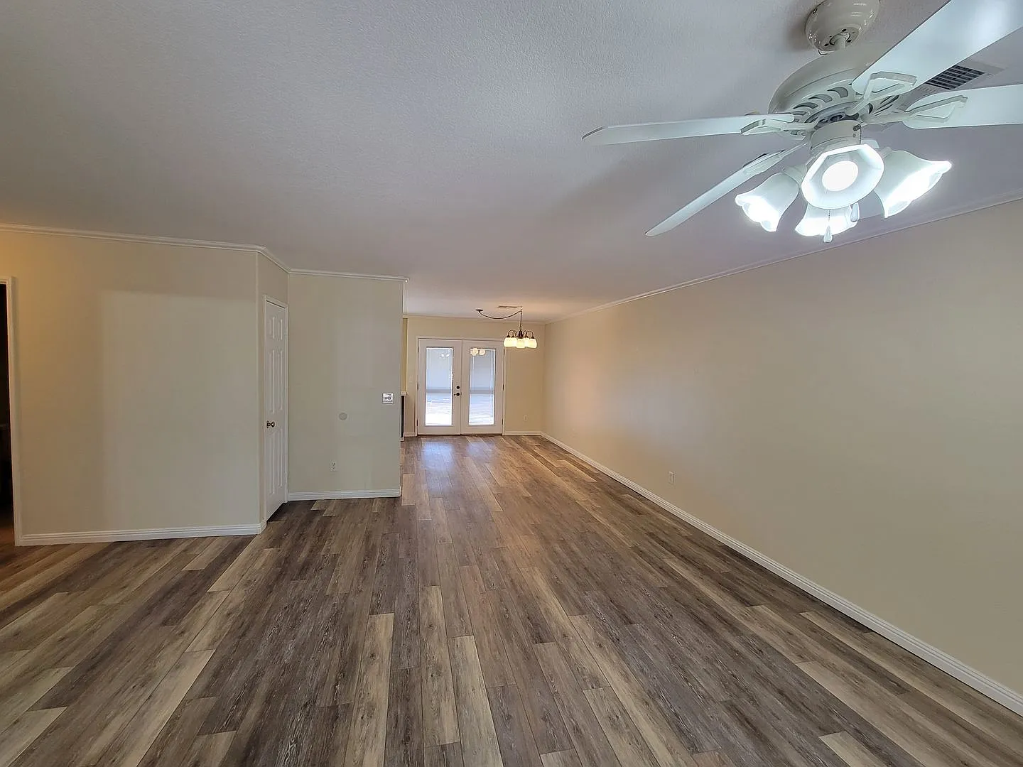 Well-Located 3BD/2BA Home with 2-Car Garage & Solar — Photo 3