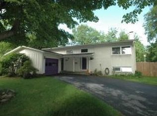 16 Deborah Dr, South Burlington, VT 05403