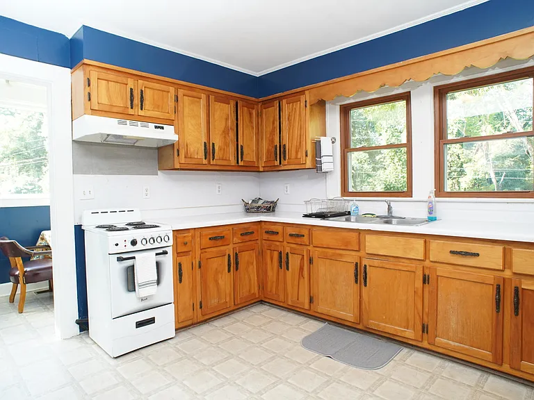 261 Fairview Rd — Photo 6