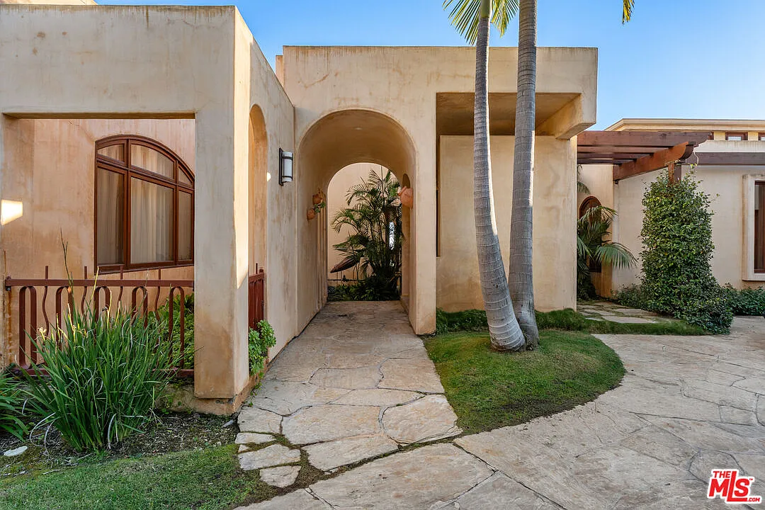 4 bed, 4.5 bath, 4381 sqft, $27,500 — Photo 3