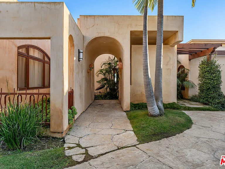 1740 Carla Rdg — Photo 3