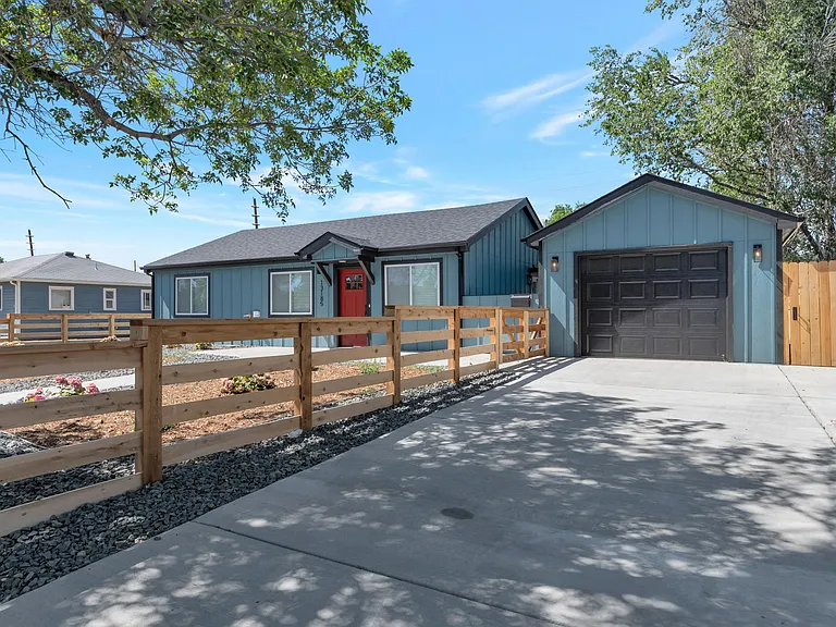 Detached Garage