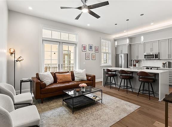 4th image of 731 Saint Charles Ave APT 408