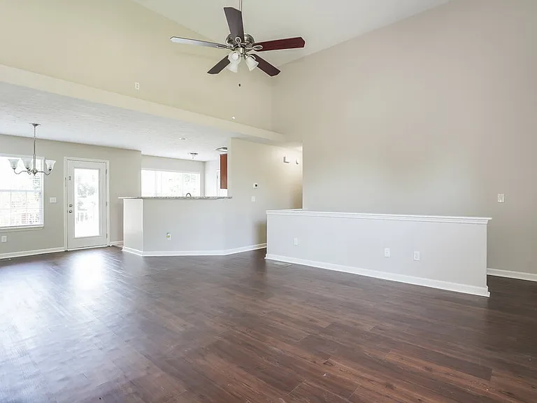 1207 Cedarbend Dr — Photo 4