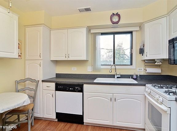 5th image of 1022 Harbour Dr APT 1A