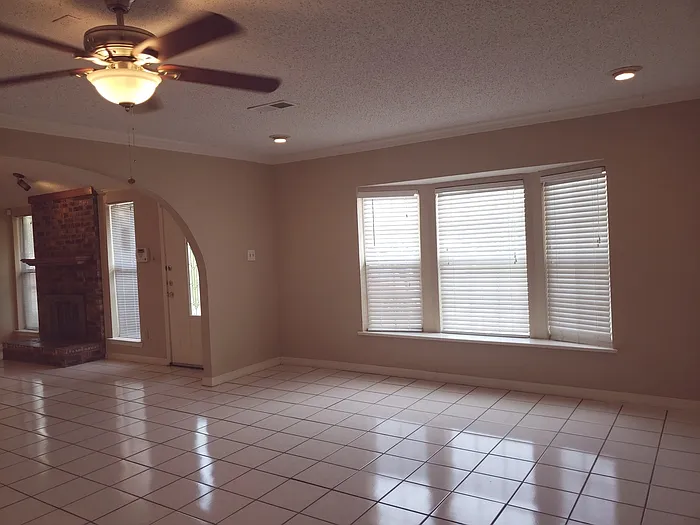 2217 Rockwood Dr — Photo 9