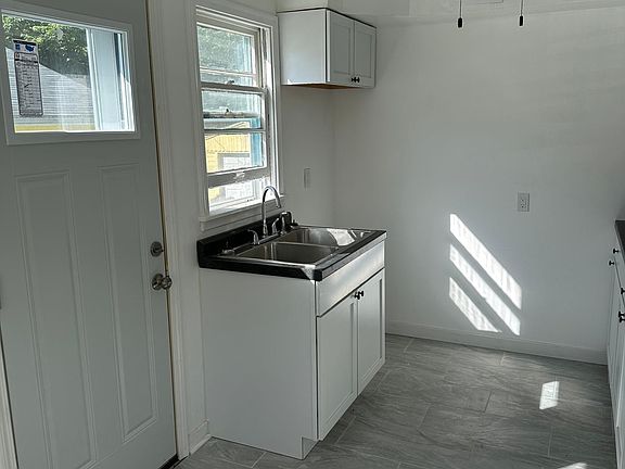 4th image of 5742 N 35th St